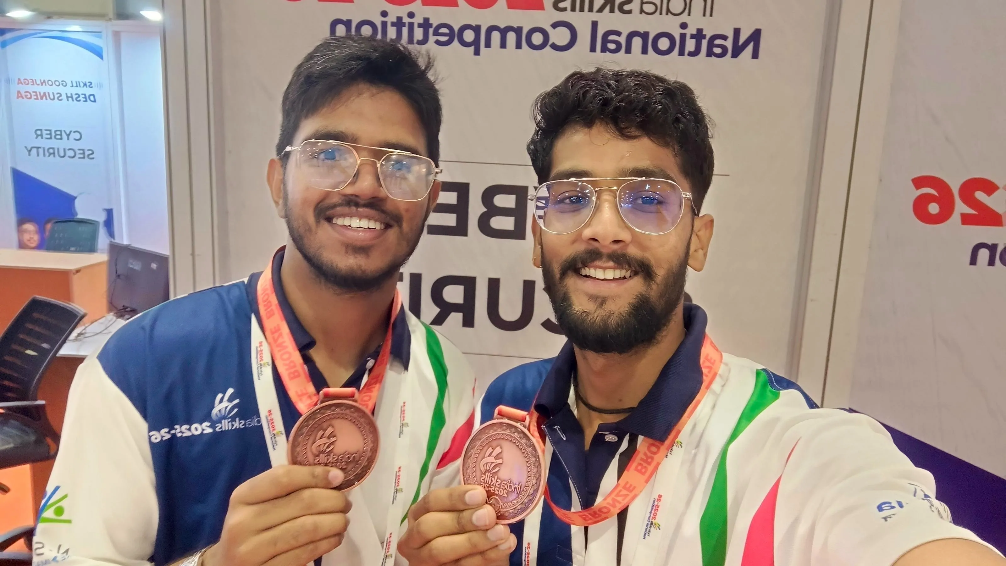 National podium, larger signal